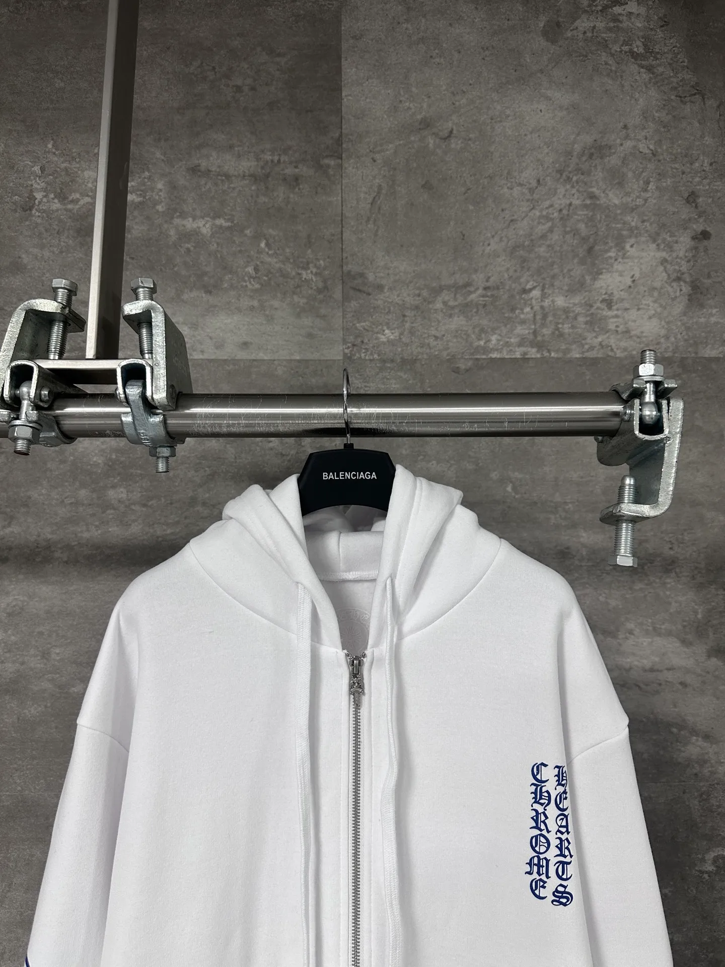 P350 💰 Chrome Hearte/Chrome Heart's new Ch blue Sanskrit printed zipper hooded sweatshirt is made of high-quality cotton fabrics and has a loose shoulder cut that is not flattering on the figure. It can provide the wearer with a comfortable and comfortable wearing experience while creating a casual and lazy fashion atmosphere. Size: S/M/L